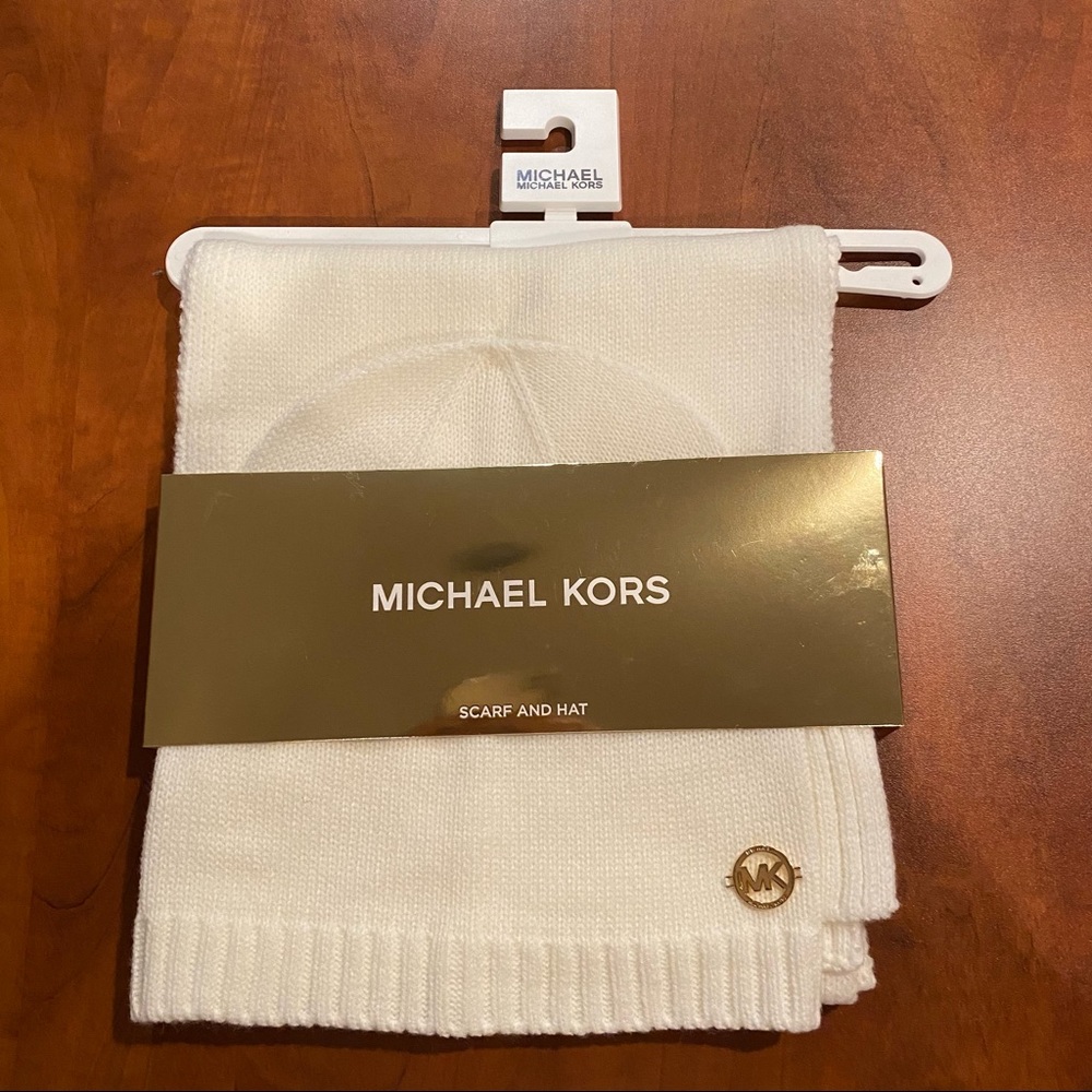 Michael kors scarf and hat set